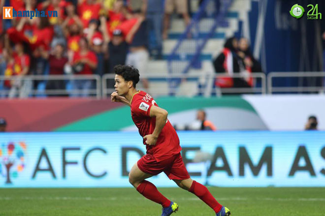 Chùm ảnh pha làm bàn của Công Phượng