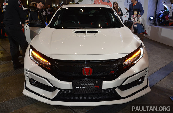 Hãng Mugen vừa tung ra gói độ chính hãng Honda Civic Type R với bộ body-kit ấn tượng. Trước đó 1 tháng, bản độ Mugen RC20GT đã được cho ra mắt nhưng có kiểu dáng hầm hố, dữ dằn hơn.