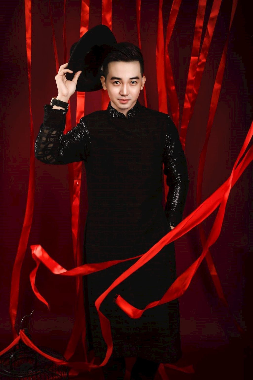 Anh cũng từng tham gia các tvc viral quảng cáo cũng như góp mặt với vai trò diễn viên phụ trong MV Yêu Em Rất Nhiều của ca sĩ Hoàng Tôn. Mặc dù vai diễn chưa nhiều, nhưng anh vẫn xem đó là sự khởi đầu suôn sẻ và là một trải nghiệm để chàng Người mẫu trẻ có thêm kinh nghiệm trong công việc diễn xuất.