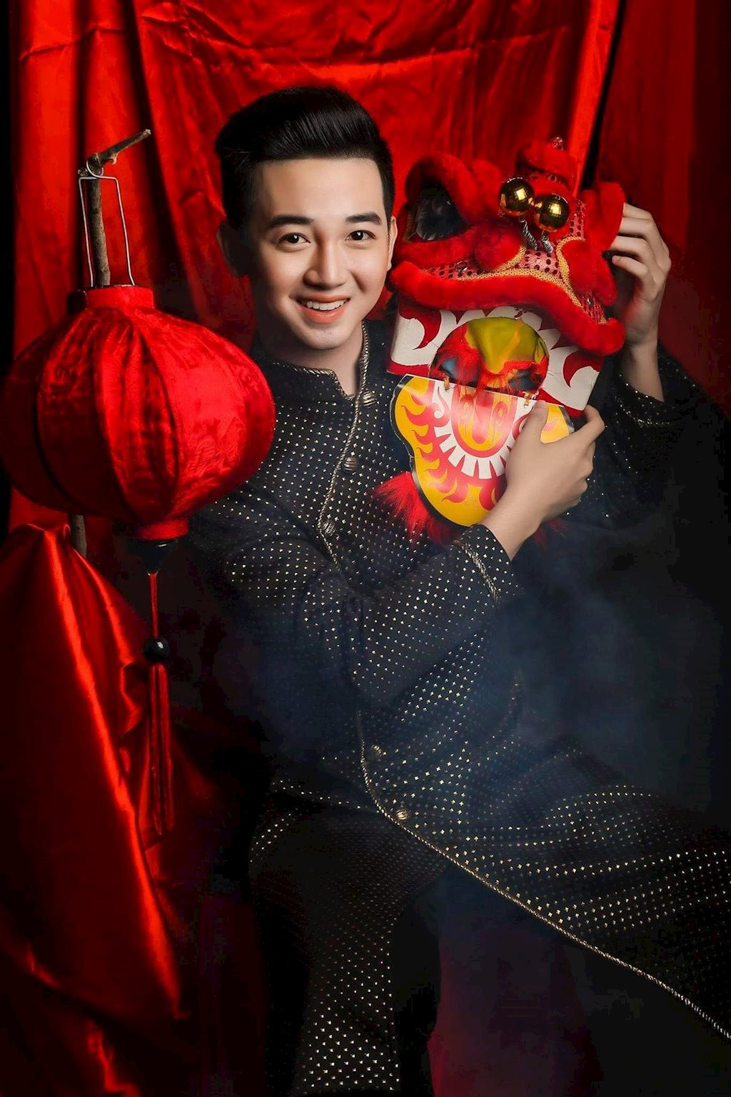 Anh chàng thường lựa chọn những bộ đồ đơn giản, thanh lịch cho outfits mỗi ngày.