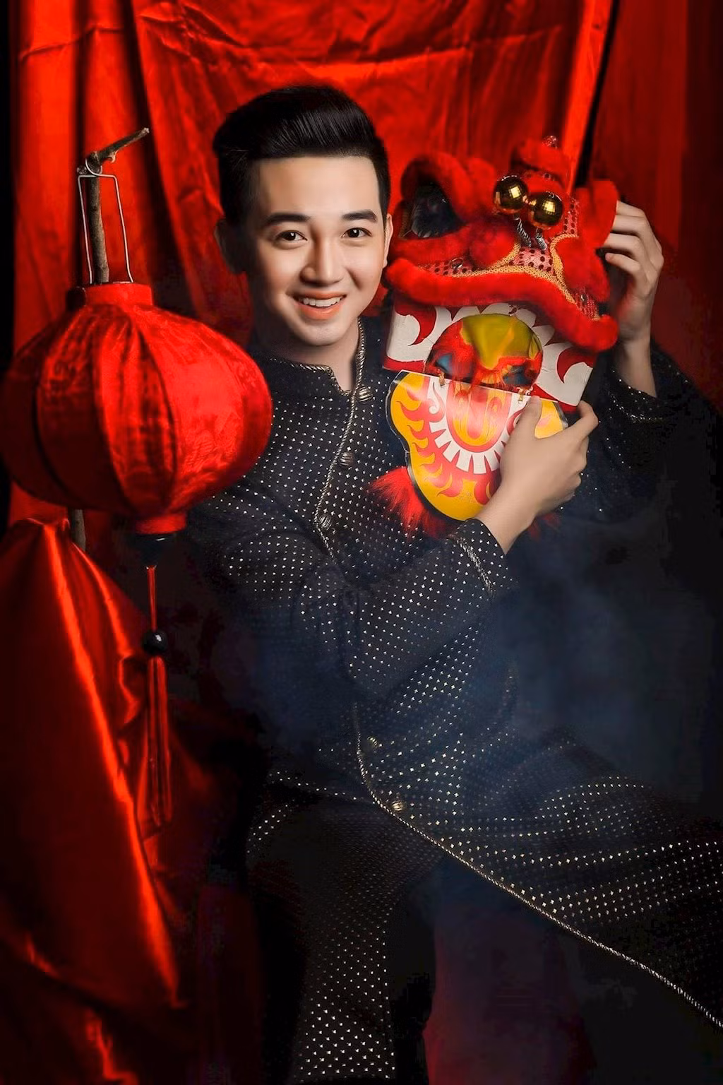 Anh chàng thường lựa chọn những bộ đồ đơn giản, thanh lịch cho outfits mỗi ngày.