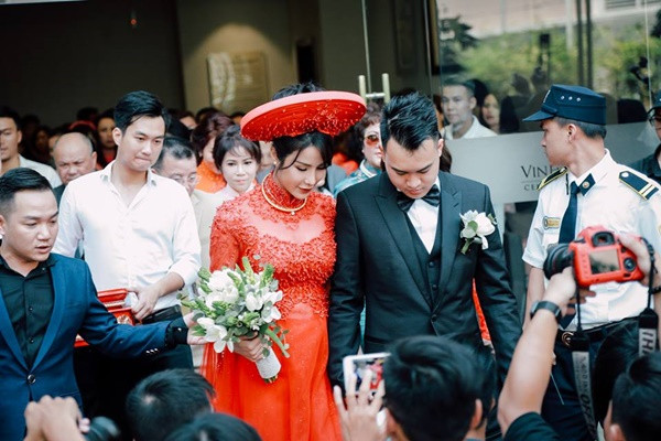 Nha Phuong va dan my nhan Viet sinh con sau it thang len xe hoa