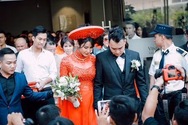 Nha Phuong va dan my nhan Viet sinh con sau it thang len xe hoa