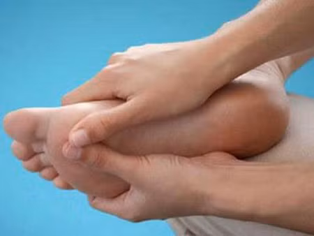 Nhan biet benh mo mau cao tu 9 ton thuong o chan hinh anh 