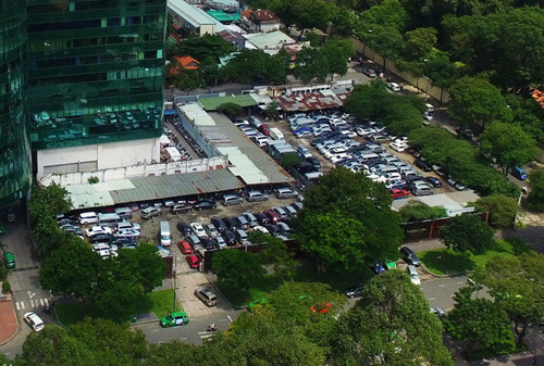 Cơ quan điều tra đã khởi tố bị can đối với ông Nguyễn Thành Tài, nguyên Phó Chủ tịch Thường trực UBND TP HCM nhiệm kỳ 2011-2015, để điều tra về những sai phạm liên quan đến khu "đất vàng" 5.000m2 tại số 8-12 đường Lê Duẩn.