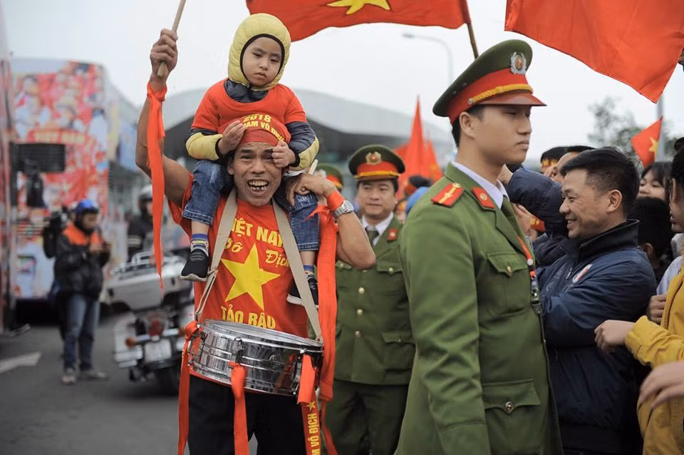 Đội tuyển U23 sẽ đi theo tuyến đường như sau: Từ sân bay Quốc tế Nội Bài- đường Võ Nguyên Giáp, cầu Nhật Tân – đường Võ Chí Công - đường vành đai 2 – đường Bưởi – Đào Tấn – Liễu Giai – Kim Mã – Nguyễn Thái Học – Chu Văn An – Điện Biên Phủ - Độc Lập – Hoàng Văn Thụ - Hùng Vương.