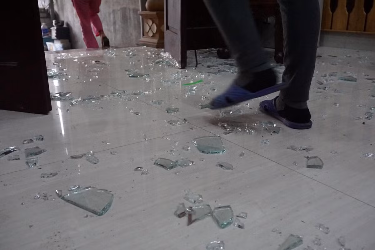 Sóng xung kích tạo ra bởi vụ nổ ở Bắc Ninh khiến nhiều nhà dân trong bán kính 500m bị vỡ cửa kính.