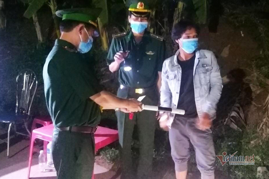 Hinh anh “nhoi tim” noi tuyen dau chong dich-Hinh-9