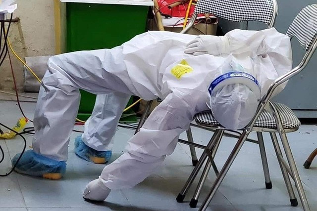 Hinh anh “nhoi tim” noi tuyen dau chong dich-Hinh-17