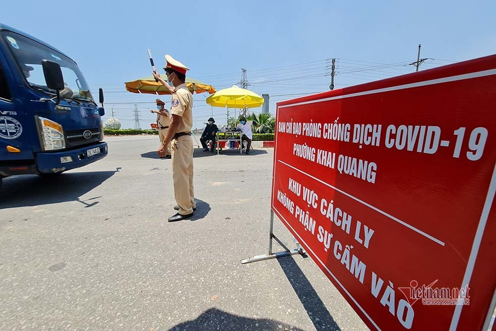 Hinh anh “nhoi tim” noi tuyen dau chong dich