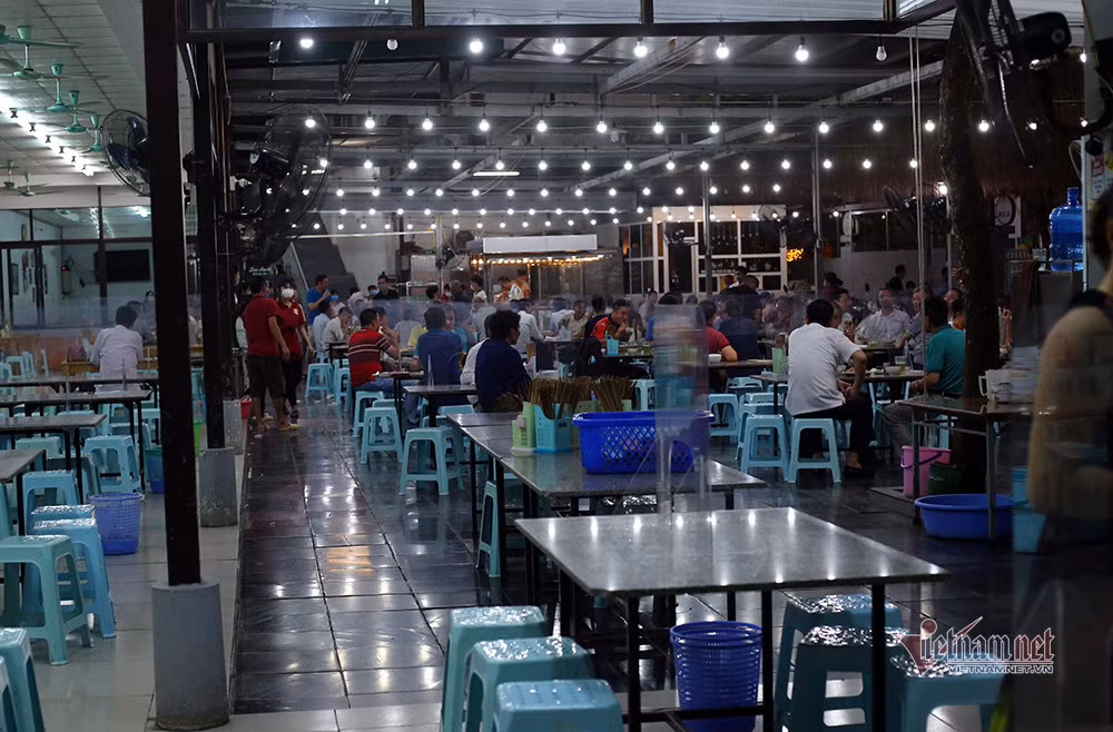 Quan bia van tap nap sau lenh cam cua Ha Noi-Hinh-3