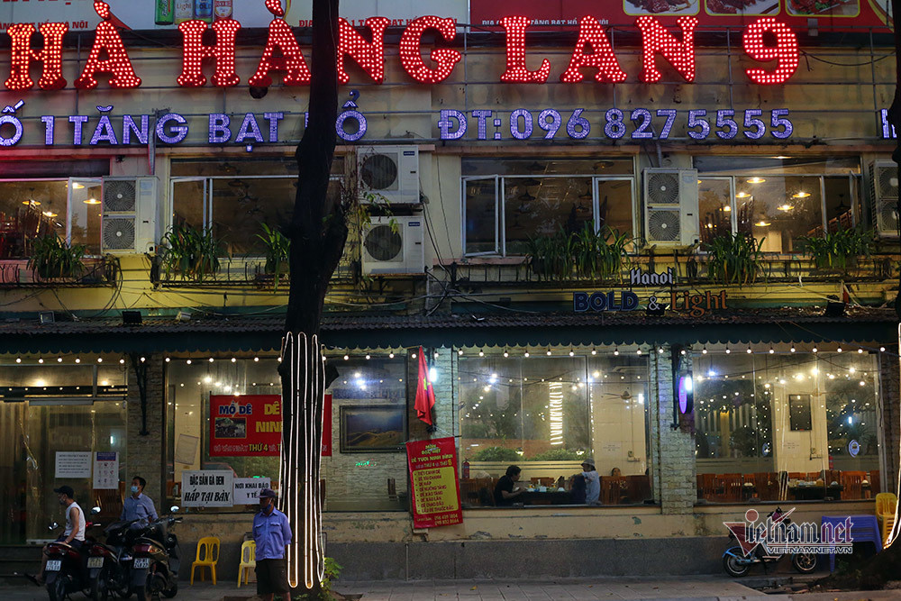 Quan bia van tap nap sau lenh cam cua Ha Noi-Hinh-9