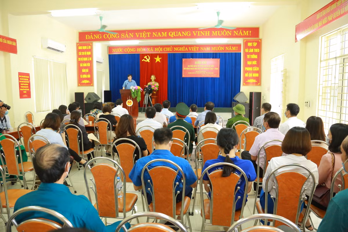 Đến dự và chỉ đạo thực hiện diễn tập có các ông Vũ Văn Diện, Ủy viên BTV Tỉnh ủy, Bí thư Thành ủy; Vũ Quyết Tiến, Tỉnh ủy viên, Giám đốc Sở nội vụ, Trưởng BTC Tỉnh ủy; các đồng chí trong BCĐ bầu cử, BCĐ phòng chống dịch thành phố và lãnh đạo các cơ quan, đơn vị liên quan.