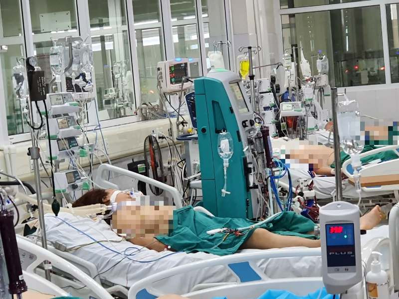 5 benh nhan COVID-19 tho may nguy kich da “tu coi chet tro ve“