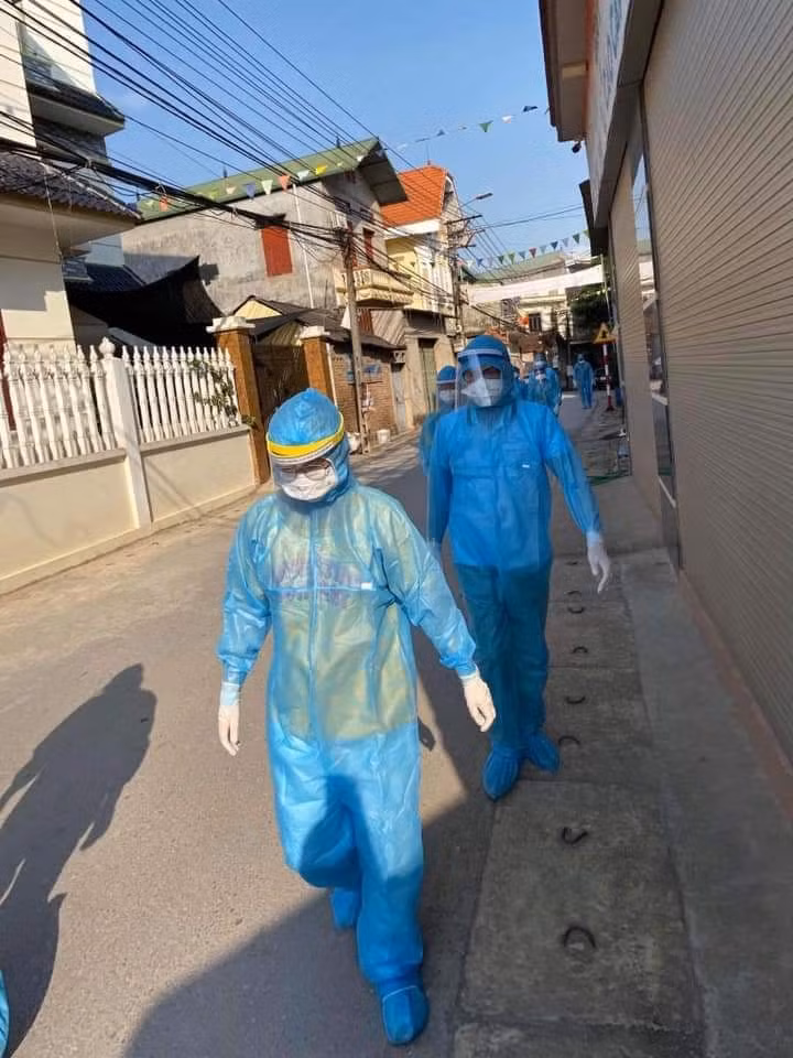 Chủ tịch UBND tỉnh Bắc Giang uỷ quyền cho chủ tịch UBND các huyện, TP ký biên bản ban hành các quyết định thiết lập các vùng cách ly y tế, thực hiện giãn cách xã hội đối với các thôn, tổ dân phố trên địa bàn TP.