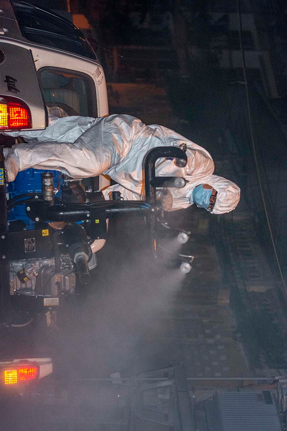 Quang Ninh: Dua nguoi nha cua benh nhan duong tinh COVID-19 di cach ly-Hinh-3