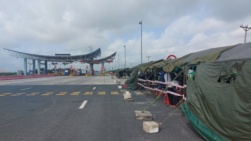 Quang Ninh: Qua chot kiem soat COVID-19 cau Bach Dang can giay to gi?-Hinh-2