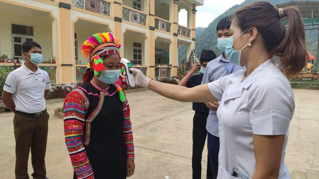 Công tác phòng, chống dịch COVID-19 được chú trọng với quy định đeo khẩu trang, sử dụng nước sát khuẩn, thực hiện 5K. (Ảnh: Tuấn Anh Trần)