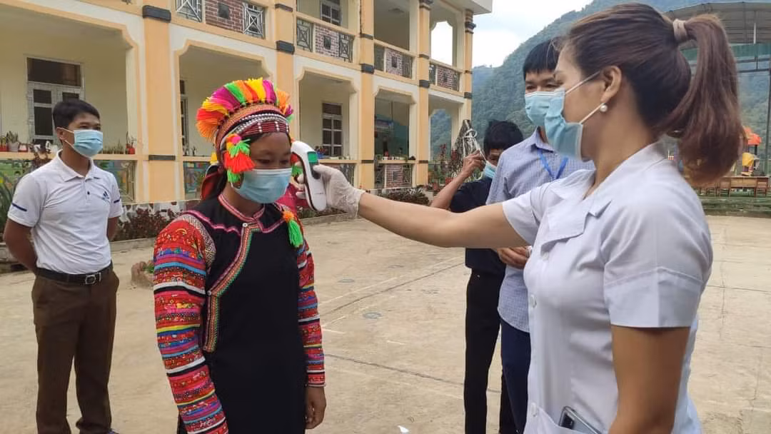 Công tác phòng, chống dịch COVID-19 được chú trọng với quy định đeo khẩu trang, sử dụng nước sát khuẩn, thực hiện 5K. (Ảnh: Tuấn Anh Trần)