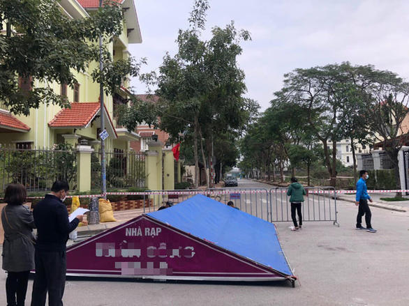  Khai báo gian dối, gây hậu quả nghiêm trọng: Bà Nguyễn Thị T. (52 tuổi), ở phường Hải Tân, TP Hải Dương (bệnh nhân 2278) không tuân thủ cách ly, khai báo gian dối gây khó khăn cho việc xác định nguồn lây bệnh dịch nguy hiểm. Hậu quả làm lây nhiễm COVID -19 cho 3 trường hợp khác. Chiều 22/2/2021, Công an TP Hải Dương, tỉnh Hải Dương đã ra quyết định khởi tố vụ án "Làm lây lan dịch bệnh truyền nhiễm nguy hiểm cho người". 