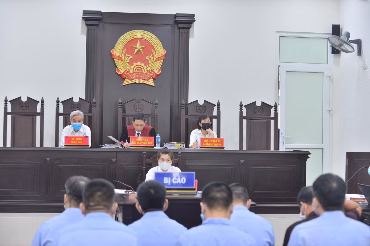 90 canh sat, thanh tra giao thong Ha Noi phu nhan 'bao ke' xe tai-Hinh-2