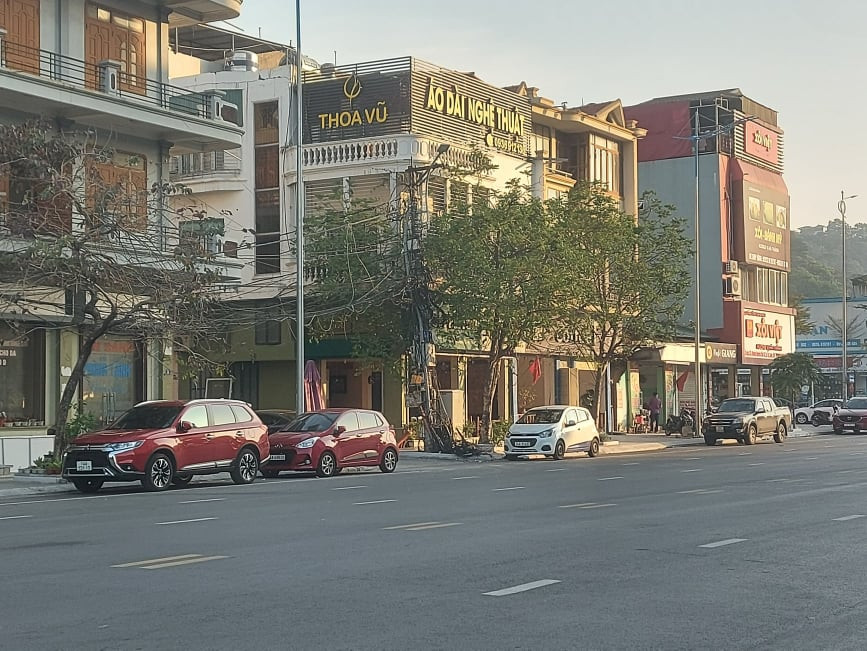 Từ 0h ngày 06/5/2021, tạm dừng hoạt động biểu diễn nghệ thuật, rạp chiếu phim, cơ sở dịch vụ thể dục thể thao (phòng tập gym, yoga, câu lạc bộ bi-a, sân bóng đá, bể bơi...), cơ sở thẩm mỹ, spa...