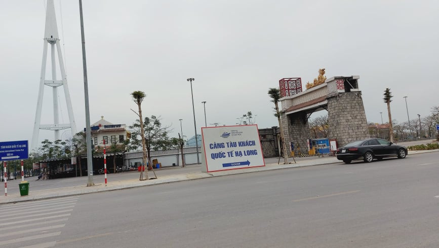 Cảng tàu khách quốc tế Hạ Long vắng tanh giữa mùa du lịch.