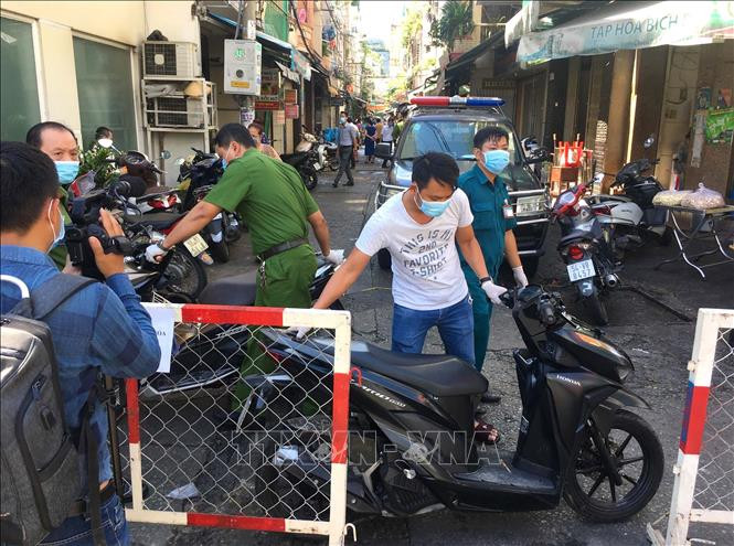 5. Hẻm 287 Nguyễn Đình Chiểu, Phường 5, Quận 3: Trưa 20/5, Trung tâm kiểm soát dịch bệnh cùng các lực lượng chức năng Thành phố Hồ Chí Minh và địa phương đã tiến hành phong tỏa khu vực hẻm 287 đường Nguyễn Đình Chiểu, phường 5, Quận 3 do có ca nghi nhiễm COVOD-19.