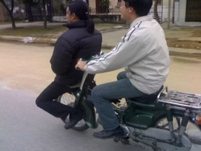 Trải nghiệm tốc độ khác biệt khi ngồi ở đầu xe máy.