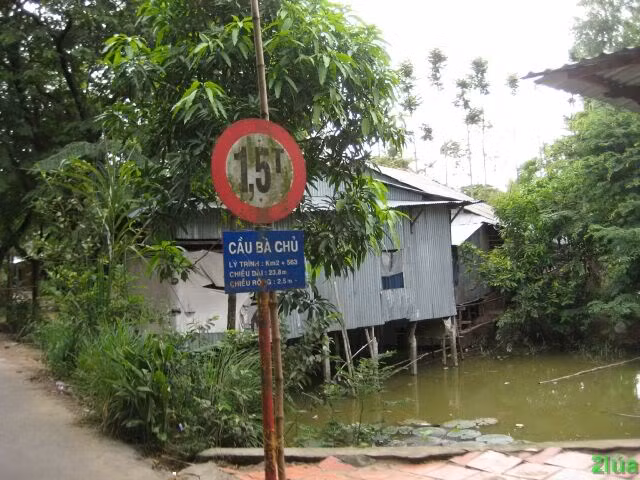 Chắc rằng tên cây cầu này có gắn với một câu chuyện nào đó.