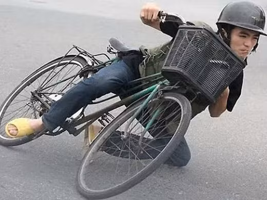 Nghiêng như đua xe chuyên nghiệp.