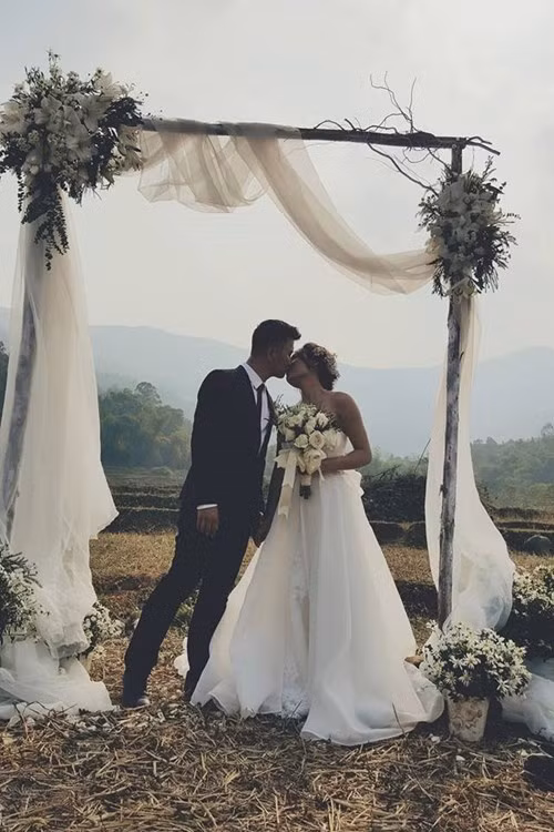 Hình ảnh cặp đôi hạnh phúc trong ngày trọng đại. Nguồn ảnh: NVCC.