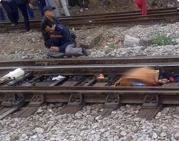 Vào khoảng 14h20 chiều ngày 14/12, một vụ tai nạn đường sắt xảy ra trong khu vực ga Yên Viên (huyện Gia Lâm, TP Hà Nội). Thông tin ban đầu, thời điểm trên, trong lúc di chuyển băng qua đường sắt trong ga Yên Viên, do thiếu quan sát, tuổi già tai bị lãng nên cụ bà không phát hiện ra tàu hỏa đang trên đường rời ga. Hậu quả, cụ bà bị tàu hỏa tông phải, tử vong tại chỗ.