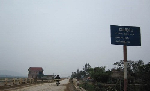 Cầu thẳng nhưng tên cầu lại là "vẹo".