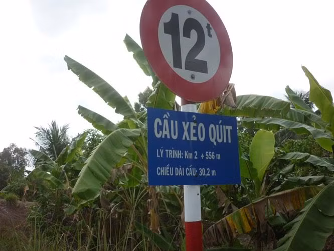 Cầu Xẻo Quýt ở xã Mỹ Long, huyện Cao Lãnh, tỉnh Đồng Tháp.