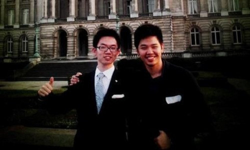 Vũ Minh Hoàng (bìa trái). Ảnh: VNExpress.