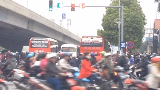 Chu tich HN “truy“ Giam doc So cham dieu chuyen xe khach-Hinh-2