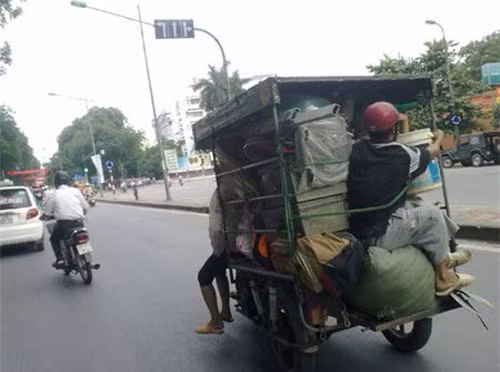 Cột luôn người lại cho chắc chắn.