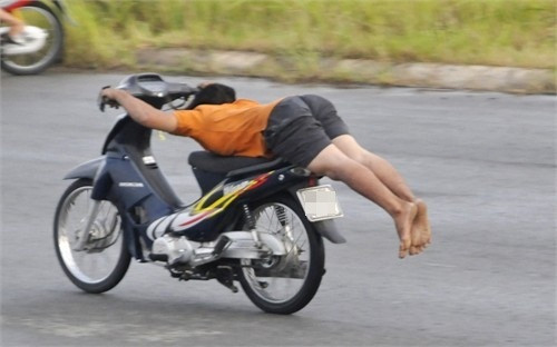 Ảnh hài hước về giao thông Việt.