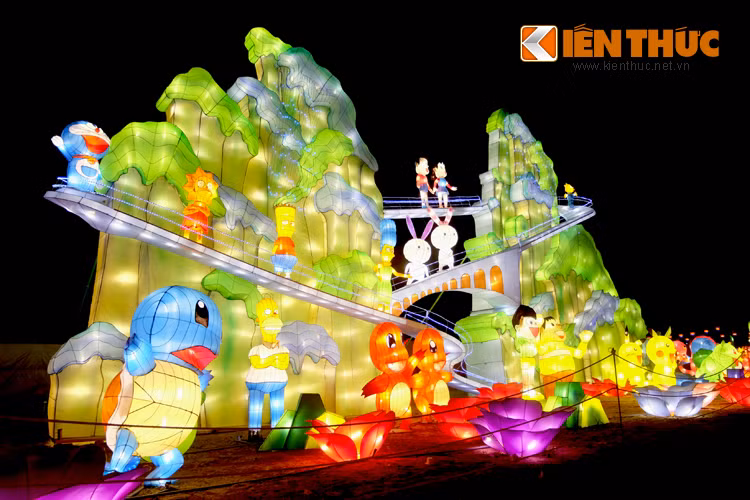 Khu vực đèn lồng gắn với các trò chơi, câu chuyện, nhân vật hoạt hình quen thuộc với trẻ em.