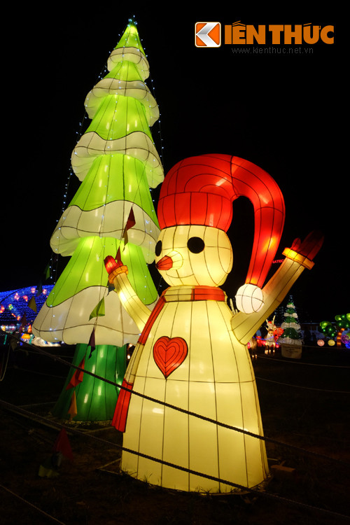 Theo ban tổ chức, giá vé vào cửa đối với người lớn là 80.000 đồng, trẻ em dưới 1,3m là 50.000 đồng và miễn phí với các bé dưới 80cm.