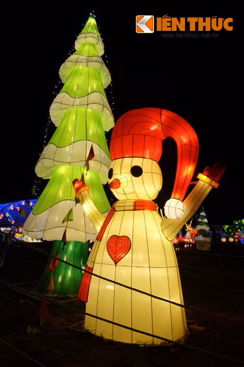 Theo ban tổ chức, giá vé vào cửa đối với người lớn là 80.000 đồng, trẻ em dưới 1,3m là 50.000 đồng và miễn phí với các bé dưới 80cm.