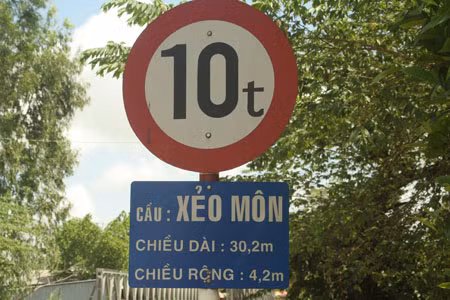 Một cây cầu có tên độc đáo.