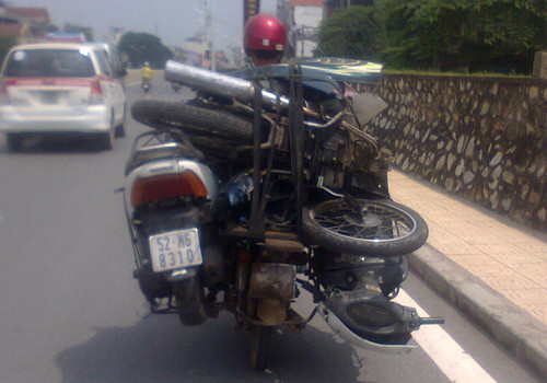 Hình ảnh quen thuộc trên những nẻo đường...