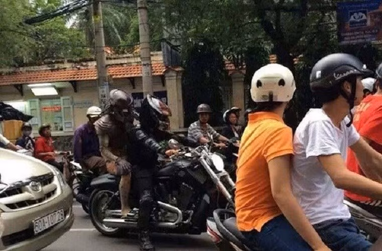 Người ngoài hành tinh tham gia giao thông trên đường phố Việt???