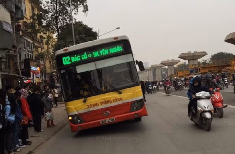 Nghiêng mình đón khách.