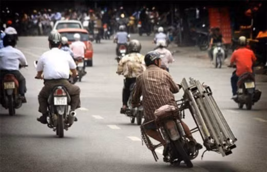 Nhiều khi tham gia giao thông, bạn có thể bắt gặp những kiểu đi đường "bá đạo" của người Việt.