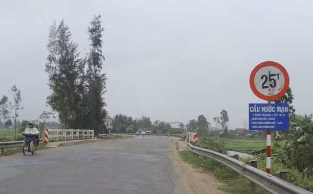 Thì phải có cầu nước mặn...