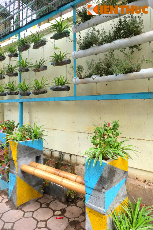 Được biết, đây là một trong những công trình vườn hoa thanh niên, kết hợp trồng hoa, cây cảnh để tạo nên diện mạo hoàn toàn mới cho khu phố này, đồng thời giải quyết “điểm đen” về rác thải sinh hoạt, môi trường.