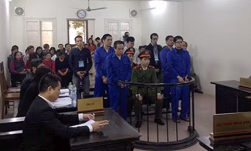 “Bit mieng” nha bao bang tien, lo chan tuong tham nhung